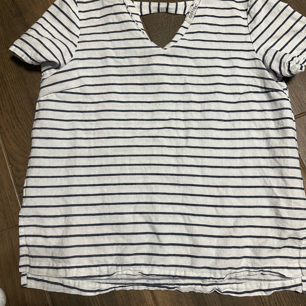 Ellen Tracy White V-Neck Short Sleeve Top with Navy Stripes